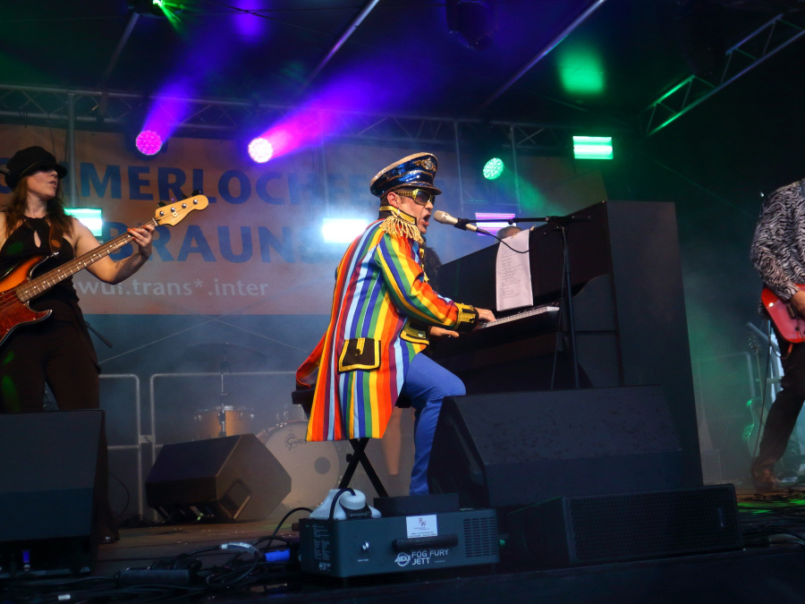 bitch is back – the Elton John Show