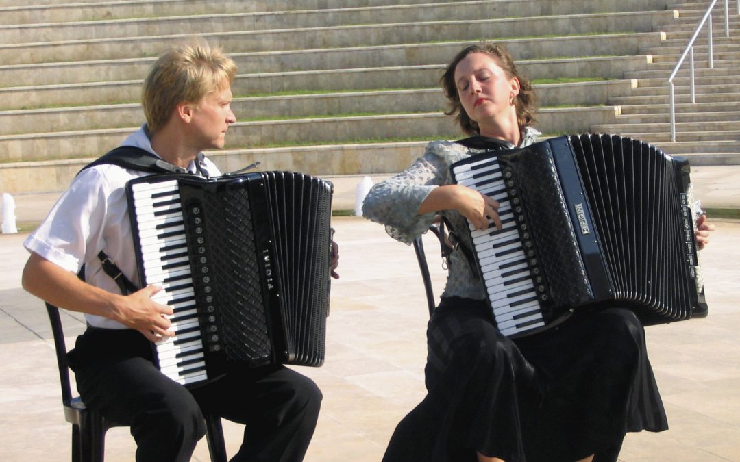 Akkordeonkonzert mit Elena und Ruslan Kratschkowski mit Klassik und Weltmusik
