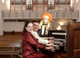 Duo Lenz spielt bekannte Melodien für Orgel mit 4 Händen und 4 Füßen